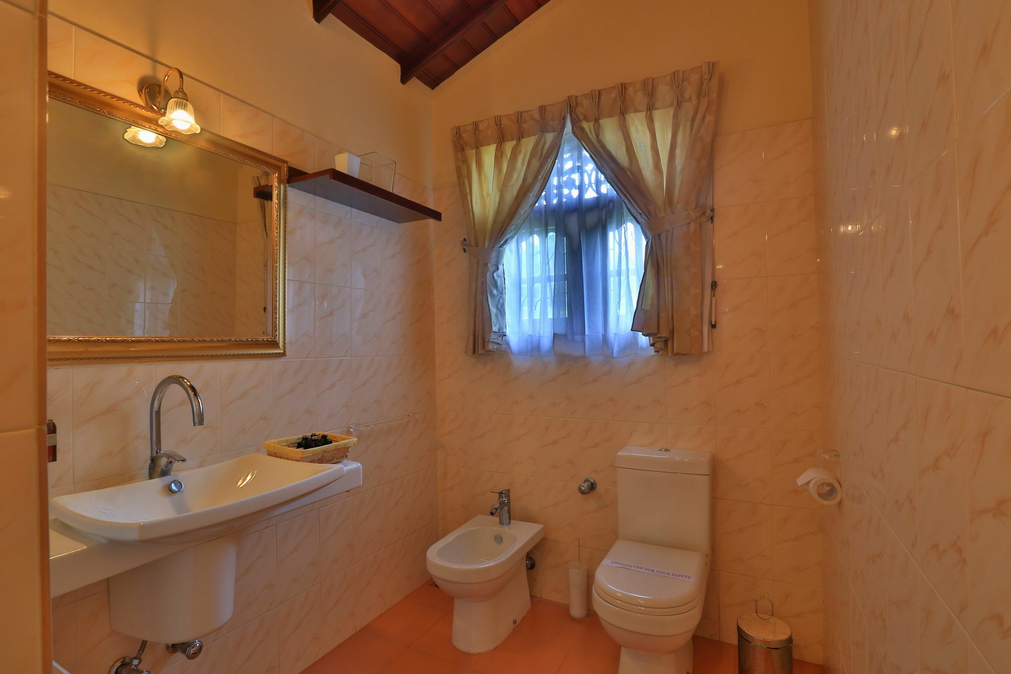 Emel Boutique Hotel Negombo Bagian luar foto